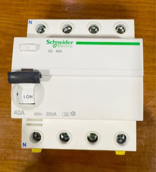 Interruptor Automático Schneider El IID 40A