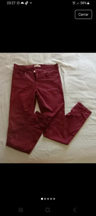 Vaqueros Stradivarius burdeos talla 36