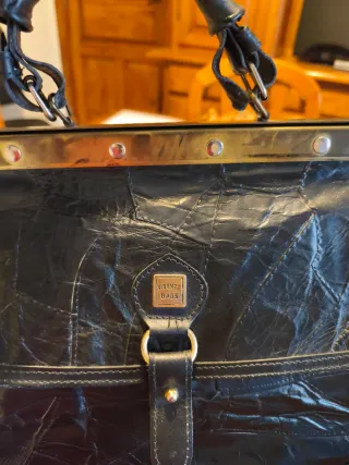 Bolso negro de piel  tipo maletín