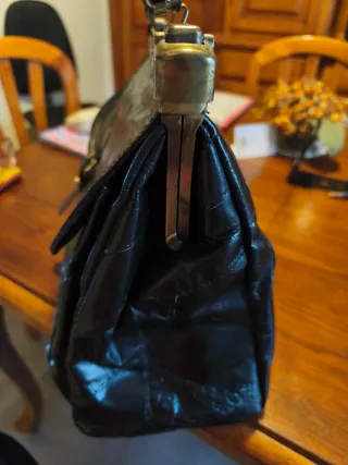 Bolso negro de piel  tipo maletín