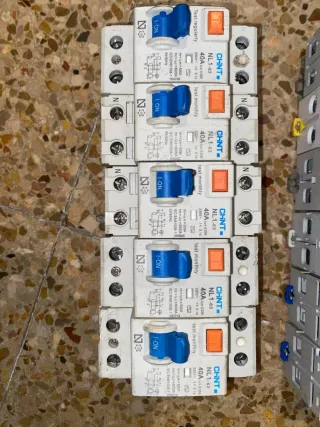 Lote de interruptores diferenciales en buen estado