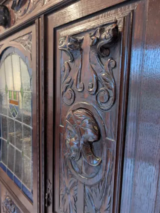 Armario despacho antiguo de madera tallada