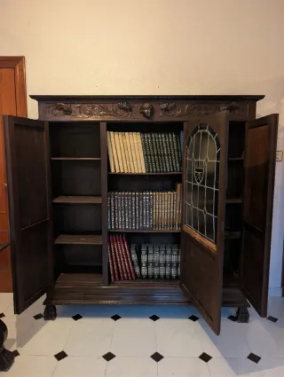 Armario despacho antiguo de madera tallada