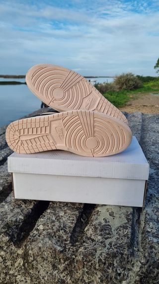 Sapatilhas Nike Jordan 1 Low Black Guava Ice