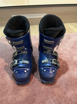 Esquí niño casco botas