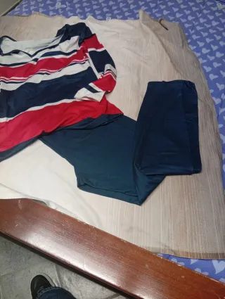 Completo donna righe blu, rosse, bianche