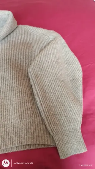 Maglione grigio collo alto