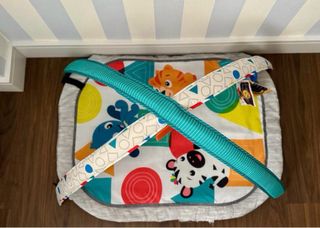 Gimnasio actividades bebé piano y juguetes