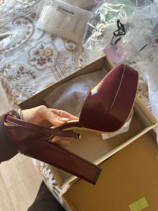 Zapatos tacón plataforma pulsera burdeos