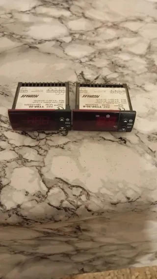2 Termostatos Digitales PECOMARK TDDP-20