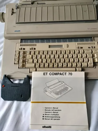 Máquina de escribir Olivetti ET Compact 70