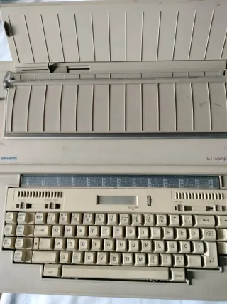 Máquina de escribir Olivetti ET Compact 70