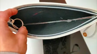 Bolso de mano con bordados de gatos mediano