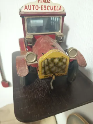 Coche de hojalata Auto-Escuela