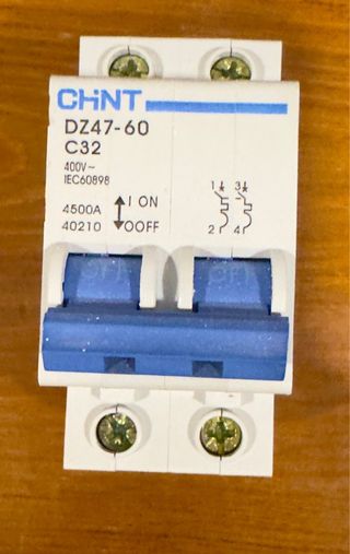 Interruptores magnetotérmico Chint DZ47-60 C32