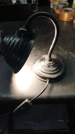 Lámpara de escritorio vintage negra