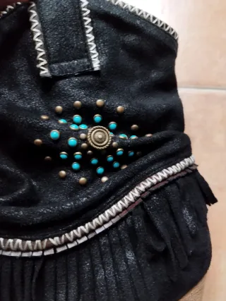 Botines negros con detalles turquesa