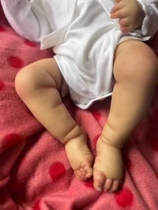 Bebé Reborn pelo castaño