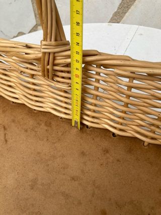 Cesta de mimbre con asa