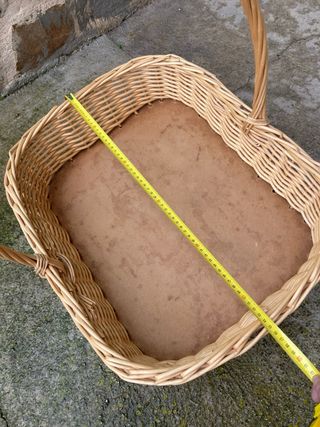 Cesta de mimbre con asa