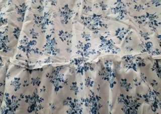 Blusa floral blanca y azul