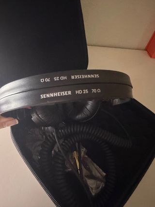 Audífonos Sennheiser HD 25 (70 Ω) + Estuche
