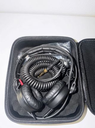 Audífonos Sennheiser HD 25 (70 Ω) + Estuche