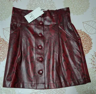 Falda Zara efecto piel serpiente