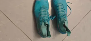 Scarpe da calcio azzure, in ottime condizioni