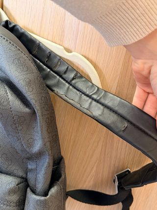 Mochila Guess Negra con Logo Repetido