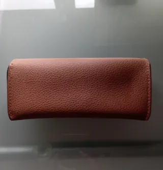 Gafas de sol Ray-Ban doradas – Estilo clásico.