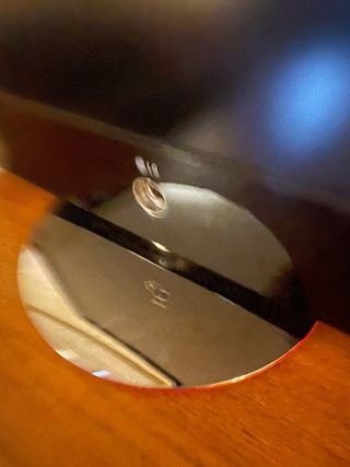 Televisor LG Negro Elegante Modelo Scarlett