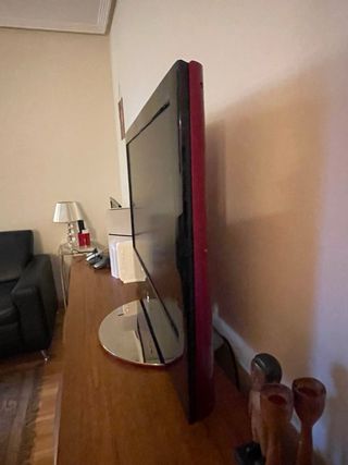 Televisor LG Negro Elegante Modelo Scarlett