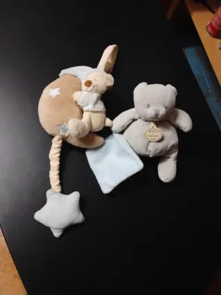 Conjunto bebé: muñeco musical y mantita