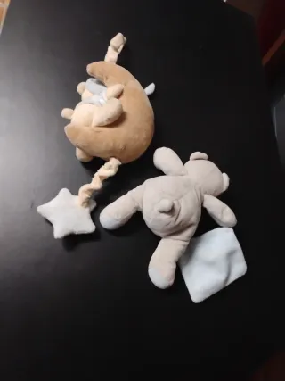 Conjunto bebé: muñeco musical y mantita