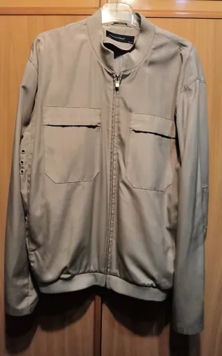 Cazadora Impermeable Caballero Pull and Bear Beige