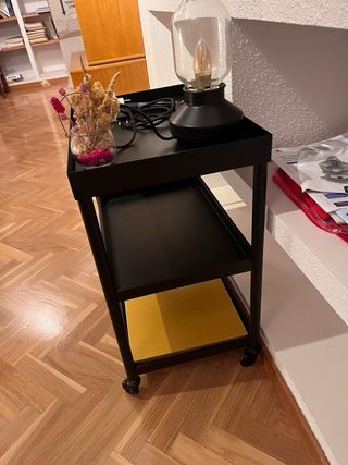 Mesita auxiliar negra Ikea