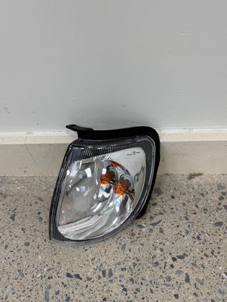 Piloto intermitente izquierdo Nissan Terrano nuevo
