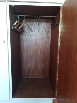 Armario ropero de madera hecho a medida. Años '70