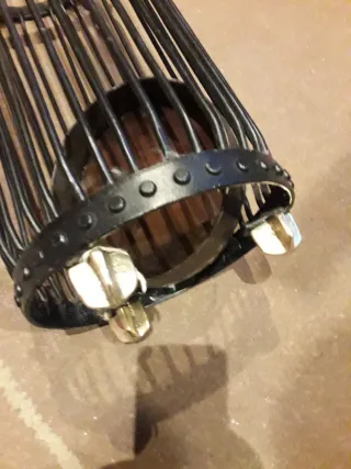 Paragüero vintage metal negro y dorado