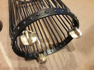 Paragüero vintage metal negro y dorado