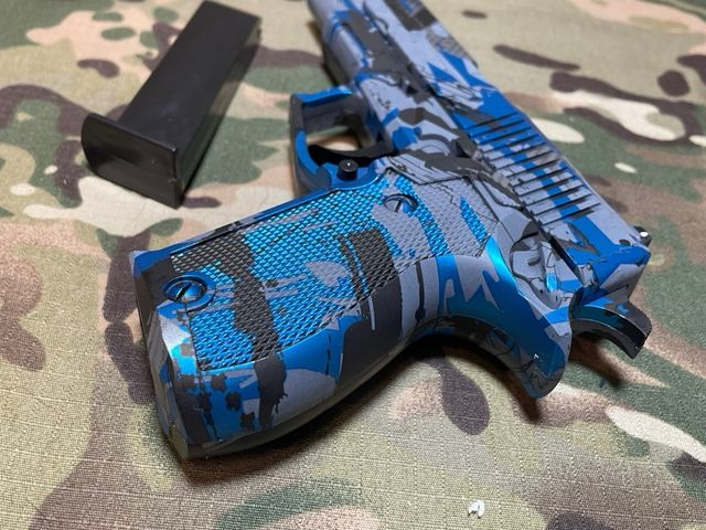 Replica de juguete azul