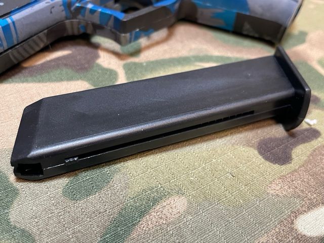 Replica de juguete azul