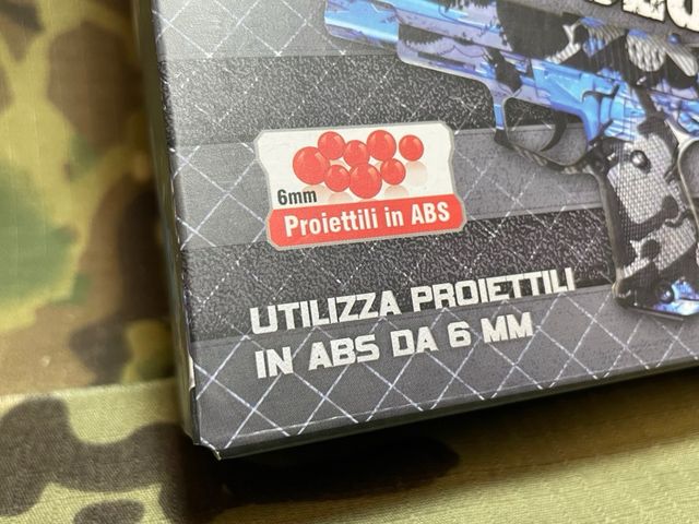 Replica de juguete azul