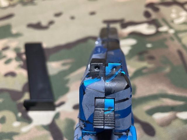 Replica de juguete azul