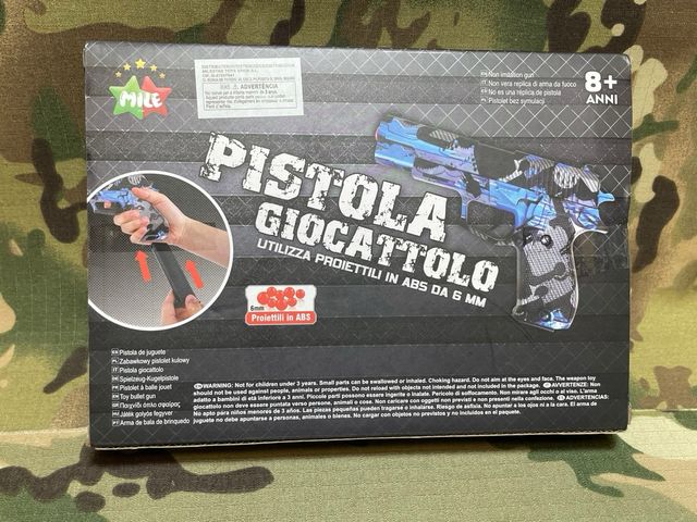 Replica de juguete azul