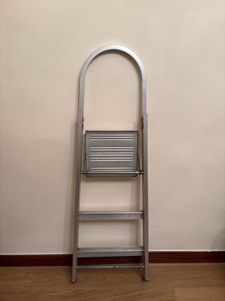 Escalera plegable de aluminio