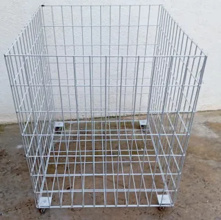 Carrito de malla metálica con ruedas