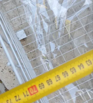 Carrito de malla metálica con ruedas