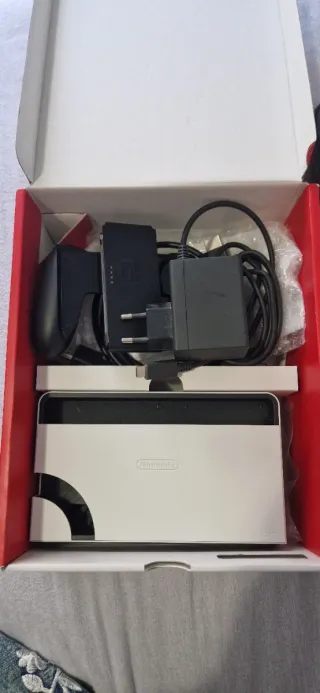 Nintendo Switch + Luigi's Mansion 2 digital código